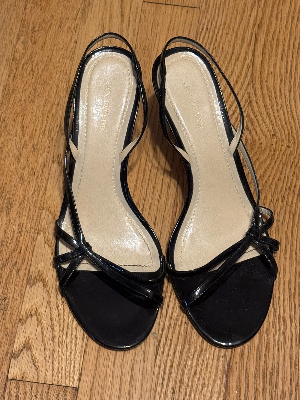 Ann Taylor black paten leather heels size 9